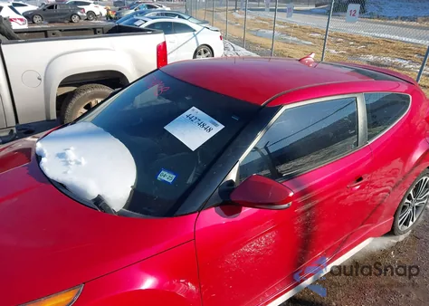 2016 Hyundai Veloster Turbo z USA, uszkodzony, nr VIN KMHTC6AE7GU264249